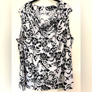 Sleeveless floral crowl neck blouse